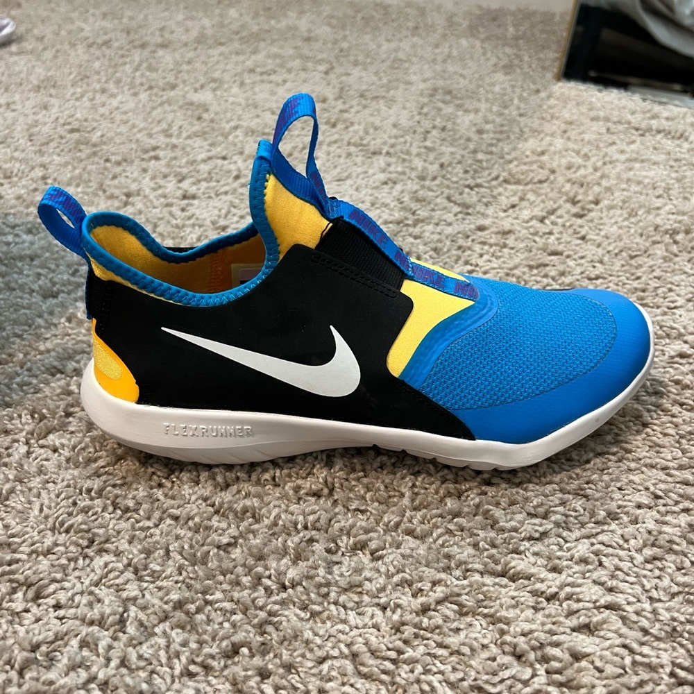 Nike tennis shoes
